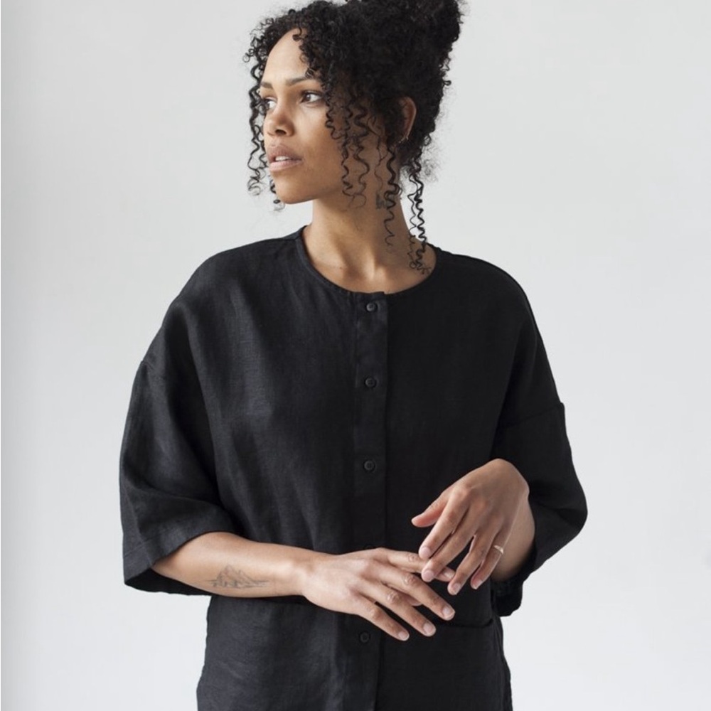 Beaton Linen Black Button-Front Round-Neck Top